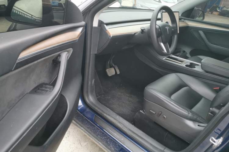 Used Tesla Model Y 2021 Long-Range All-Wheel-Drive Version
