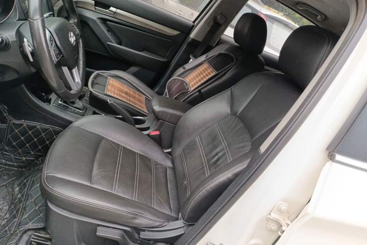 Used BAIC Senova X65 2015 2.0T automatic comfort version
