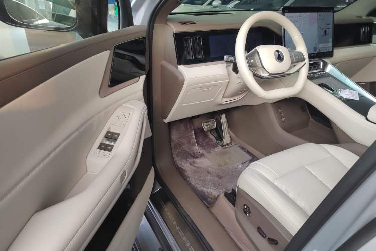 Used Denza N8L 2025 Flagship Model