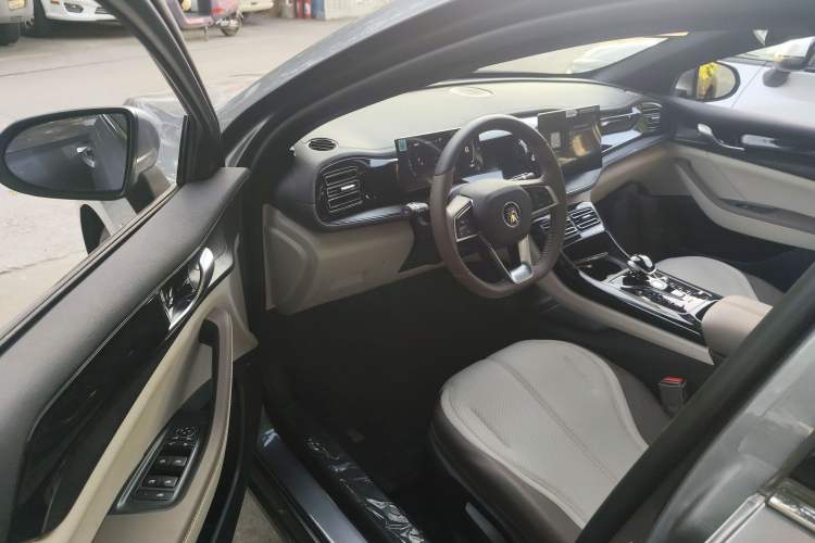 Used BYD Qin PLUS 2024 HONOR Edition DM-i 55KM Leading Model
