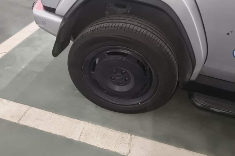 Used  V23 2025 401 Two-Wheel Drive Intelligent Driving Version
