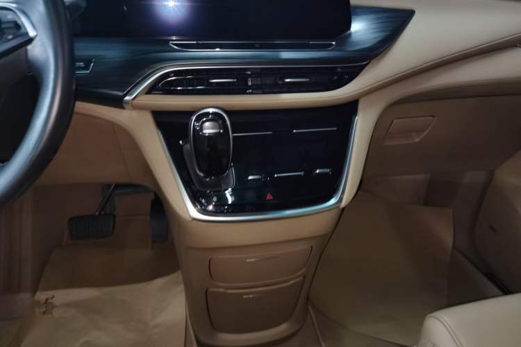 Used Buick GL8 2020 ES Land Cruiser 653T Flagship Model
