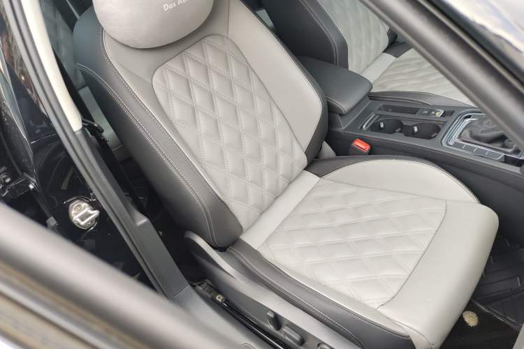 Used Volkswagen Magotan 2023 2 Million Units Limited Edition 330TSI DSG Leading Version
