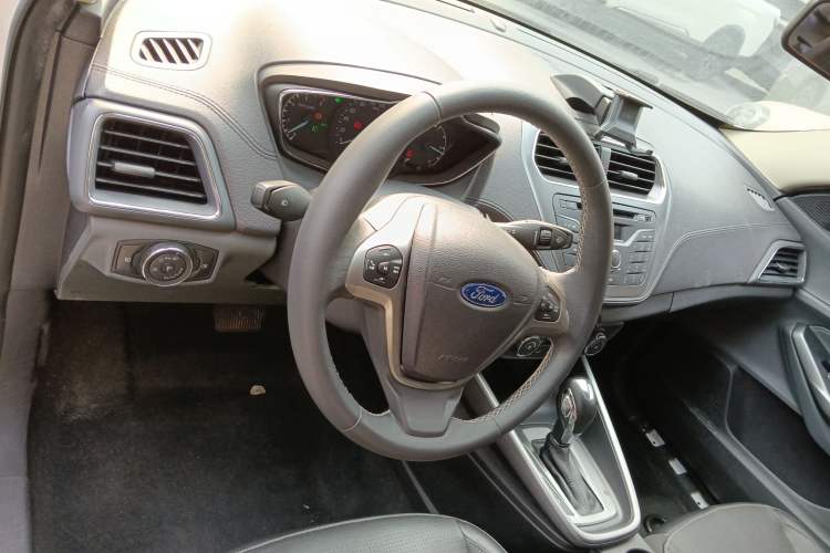 Used Ford Escort 2015 1.5L Automatic Fashion Model