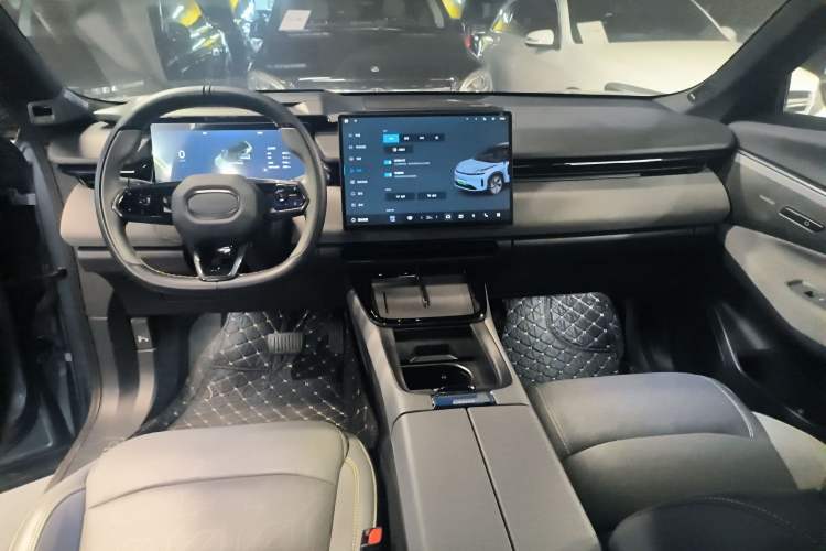 Used Lynk & Co 08 EM-P 2025 245km Ultra-Long Range Halo