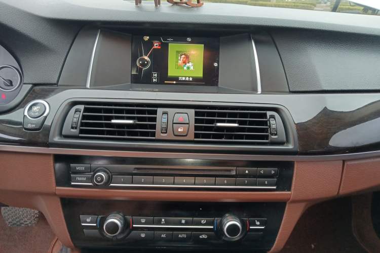 Used BMW 5 Series 2014 525Li Leading Model
