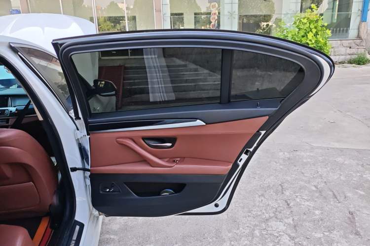 Used BMW 5 Series 2014 520Li Elegant Model
