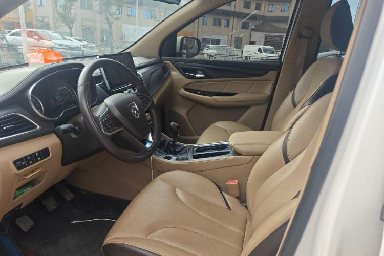 Used Baojun 730 2017 1.5T Manual Prestige Version 7 Seats
