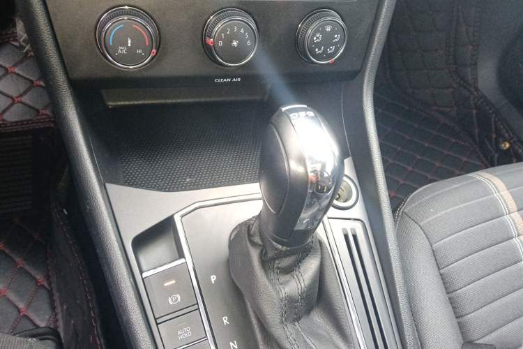 Used Volkswagen Lavida 2019 Hatchback 200TSI DSG Comfort Edition China VI