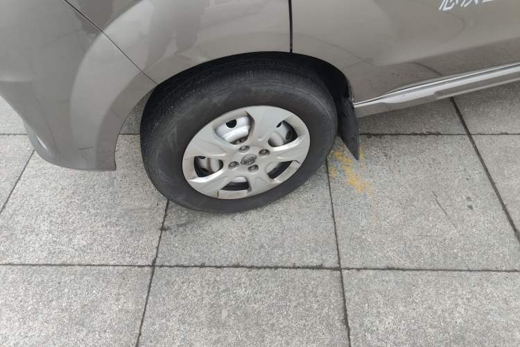 Used Jinbei New Hiace X30L 2024 Champion Edition Van 2/5 Seats Front-Mounted Air Conditioning