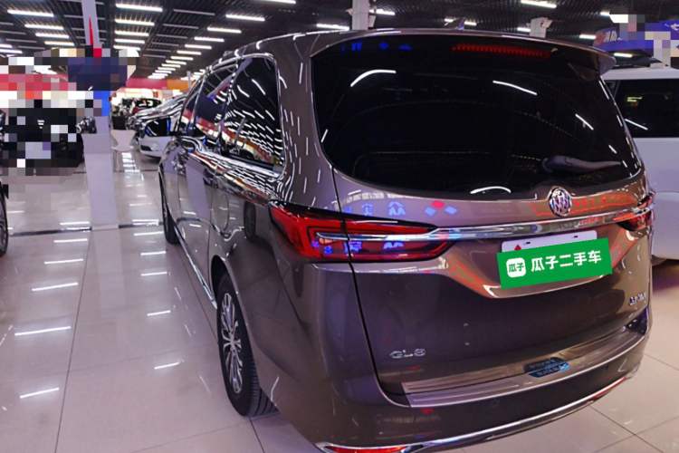 Used Buick GL8 2023 Facelifted Land Cruiser Executive Luxury Version
