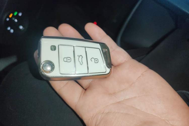 Used Volkswagen T-ROC 2023 300TSI DSG Two-Wheel Drive Starlight Edition
