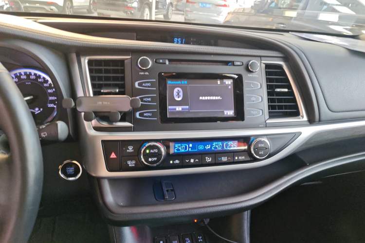 Used Toyota Highlander 2018 2.0T Four-Wheel Drive Luxury Version 7 Seats China VI Standard
