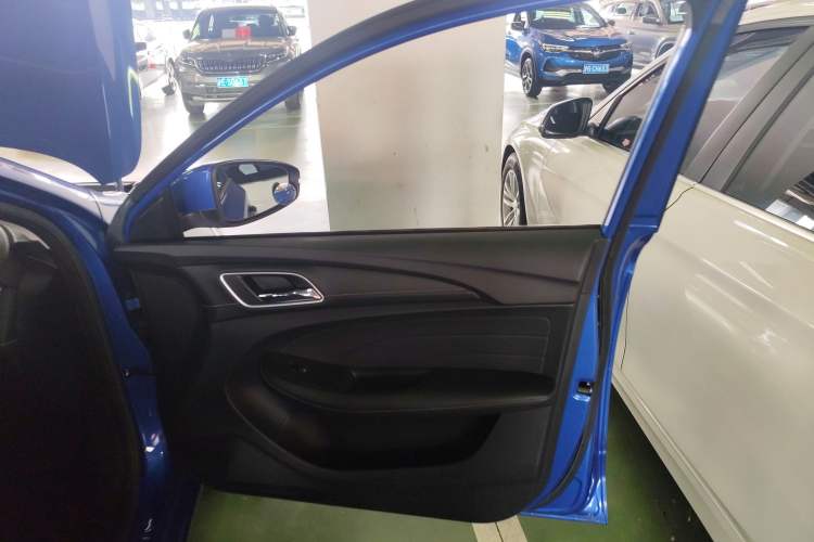 Used Roewe i5 2019 GL 20T Automatic 4G Connected & Ultra-Cool Play Edition
