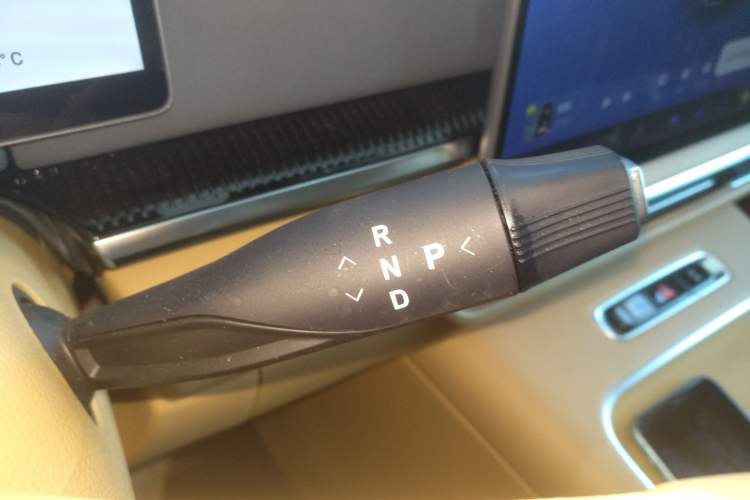 Used VOYAH Dream 2025 PHEV Four-Wheel-Drive Flagship Kunpeng Edition
