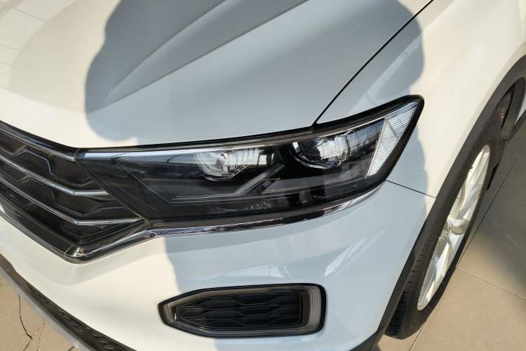 Used Volkswagen T-ROC 2019 230TSI DSG Two-Wheel-Drive Advanced Version China VI Standard
