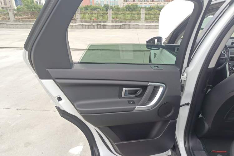 Used Land Rover Discovery Sport 2018 240 PS SE Version