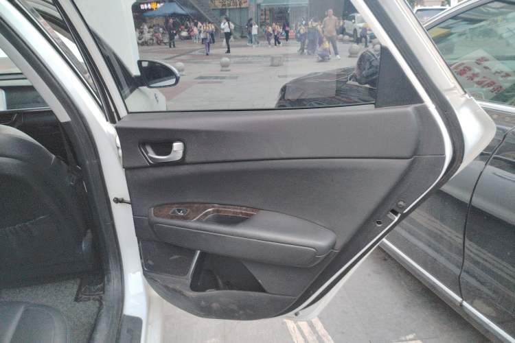 Used Kia K5 2017 2.0L Automatic 15th Anniversary Special Edition LUX
