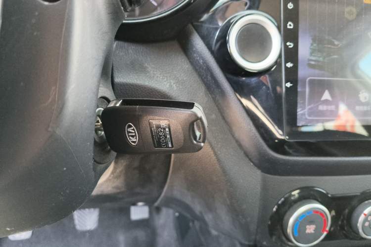 Used Kia K2 2015 Sedan 1.4L MT GLS
