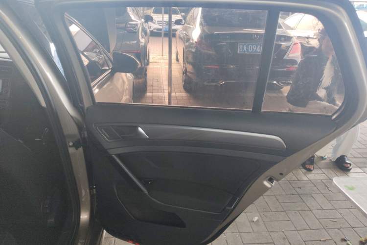 Used Volkswagen Golf 2016 1.6L Automatic Fashion Model
