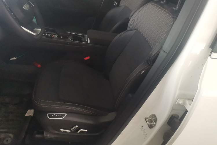 Used Geely Auto Haoyue L 2025 2.0T DCT Luxury Edition