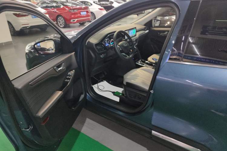 Used Ford Escape 2020 EcoBoost 245 Two-Wheel-Drive Titanium Edition
