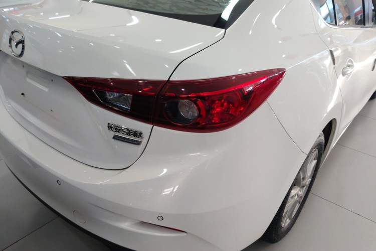 Used Mazda Mazda 3 Axela 2014 Sedan 1.5L Automatic Luxury Model
