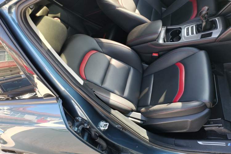 Used Changan CS55 2018 1.5T Manual Colorful Model China V Standard