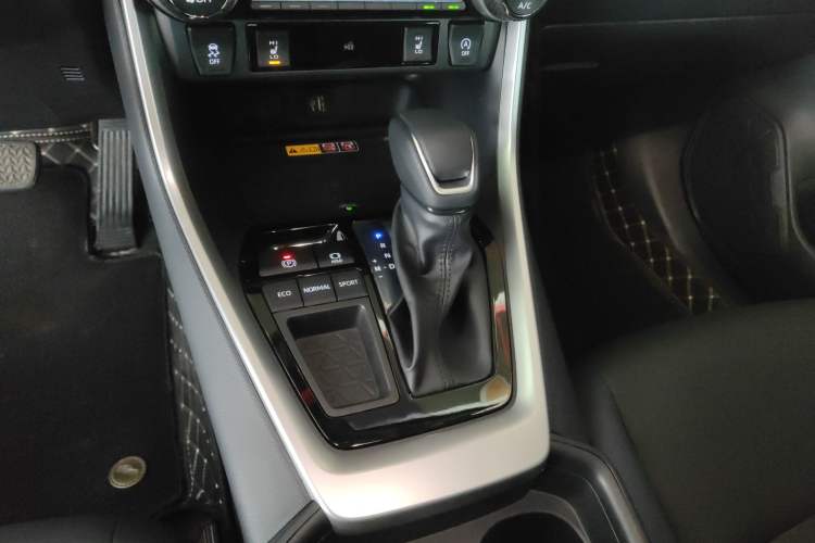 Used Toyota RAV4 2024 2.0L CVT Two-Wheel Drive Fashion Plus Edition
