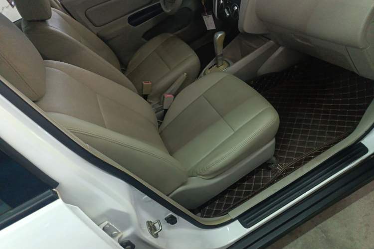 Used Venucia D50 2015 1.6L Automatic Fashion Edition
