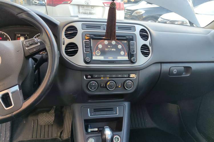 Used Volkswagen Tiguan L 2015 1.8TSI Automatic All-Wheel-Drive Luxury Model
