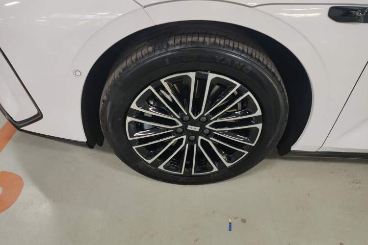 Used  E8 2025 575 km Exploration Intelligent Driving Edition
