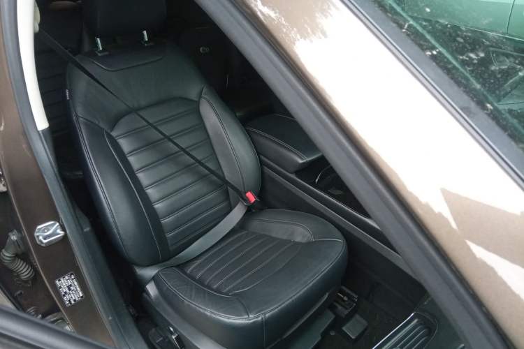 Used Ford Edge 2015 2.0T GTDi Two-Wheel-Drive High-Line Version