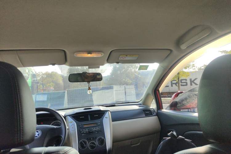 Used Venucia R50 2014 1.6L Automatic Splendid Edition
