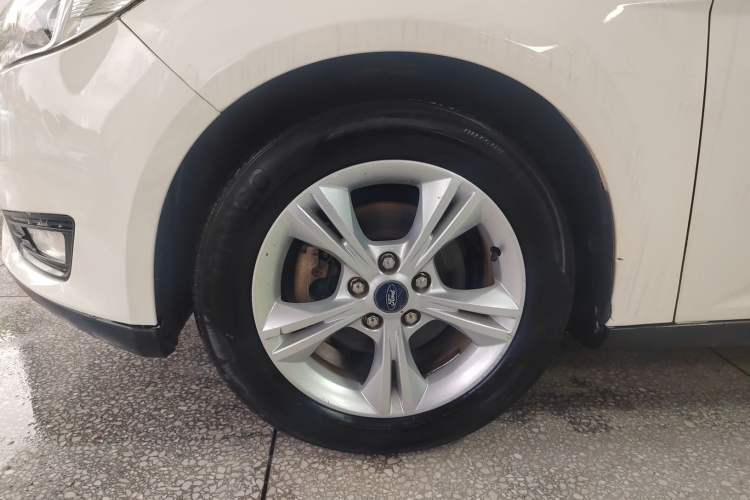 Used Ford Focus 2015 Hatchback 1.6L Manual Comfort Edition
