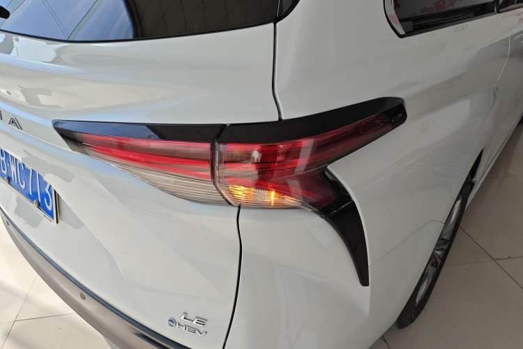 Used Toyota Sienna 2024 2.5L Hybrid Comfort Edition
