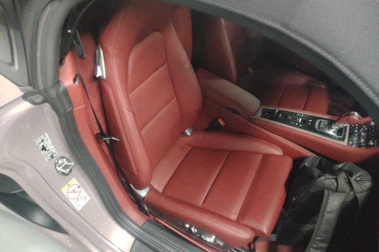 Used Porsche 718 2022 Spyder 2.0T
