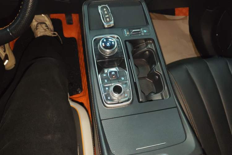 Used Ford Equator 2023 EcoBoost 225 Obsidian Orange Edition Prestige 7-Seater (2/2/3)