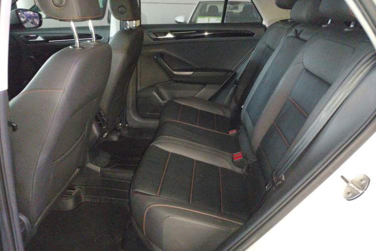 Used Volkswagen T-ROC 2021 280TSI DSG Two-Wheel Drive Comfort Connect 30th Anniversary Edition
