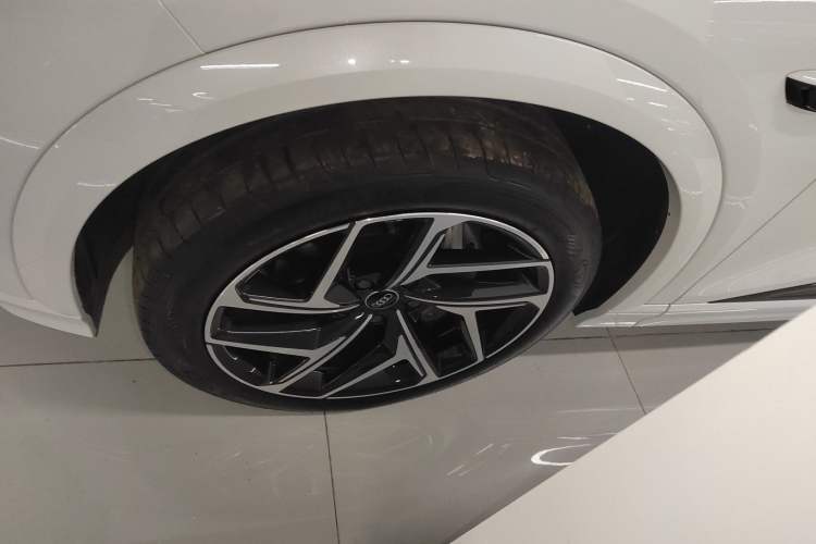 Used Audi Q6L e-tron 
