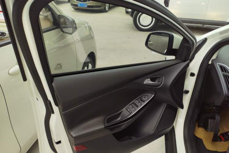 Used Ford Focus 2012 Hatchback 1.6L Automatic Fashion Edition
