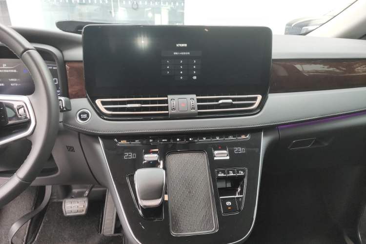 Used Hongqi HQ9 PHEV 2024 2.0T Four-Wheel Drive Luxury Edition
