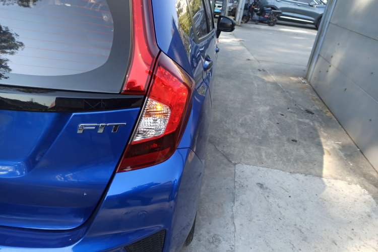 Used Honda Fit 2016 1.5L LXS CVT Comfort Sunroof Version
