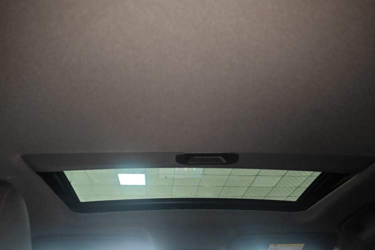 Used Dongfeng Aeolus Yixuan 2022 230T Automatic Adaptive-Beam Knight Edition
