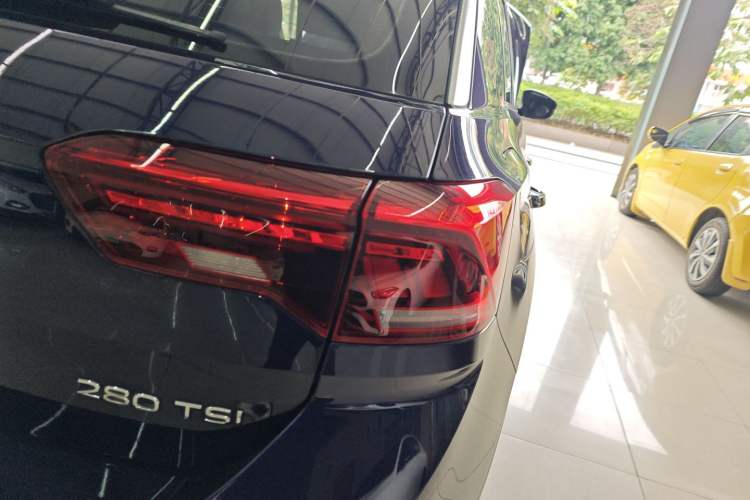 Used Volkswagen T-ROC 2021 280TSI DSG Two-Wheel Drive Comfort Connect Edition
