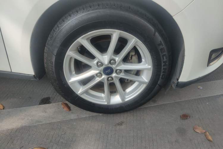 Used Ford Focus 2017 Sedan 1.6L Automatic Fashion Edition Smart Drive Version
