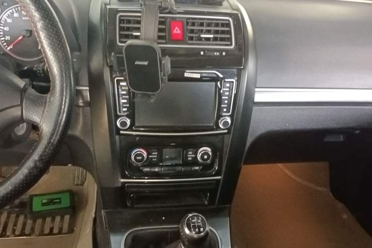 Used Haval H5 Classic 2013 Zhizun Edition 2.0L Manual Two-Wheel Drive Entry-Level Model
