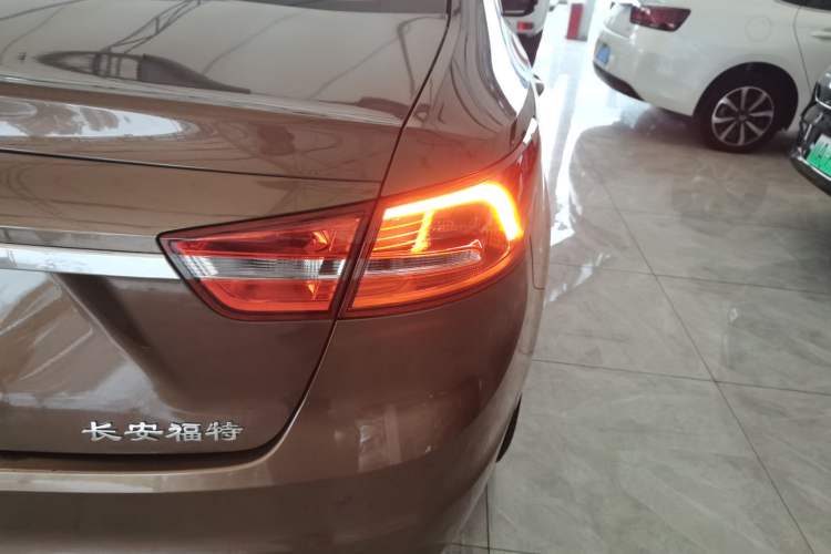 Used Ford Escort 2015 1.5L Manual Fashion Edition
