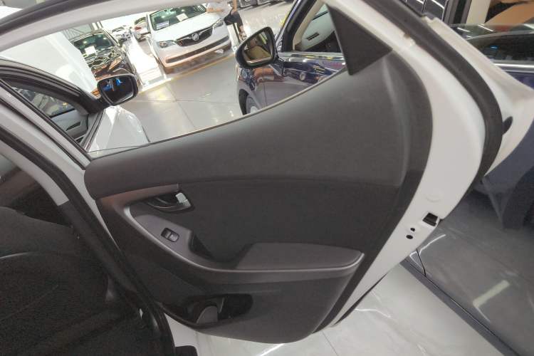 Used Hyundai Elantra 2015 1.6L Automatic Leading Model
