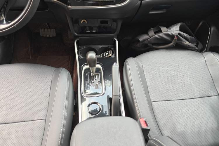 Used Mitsubishi Outlander 2018 2.0L Two-Wheel Drive Glory Edition 5 Seats